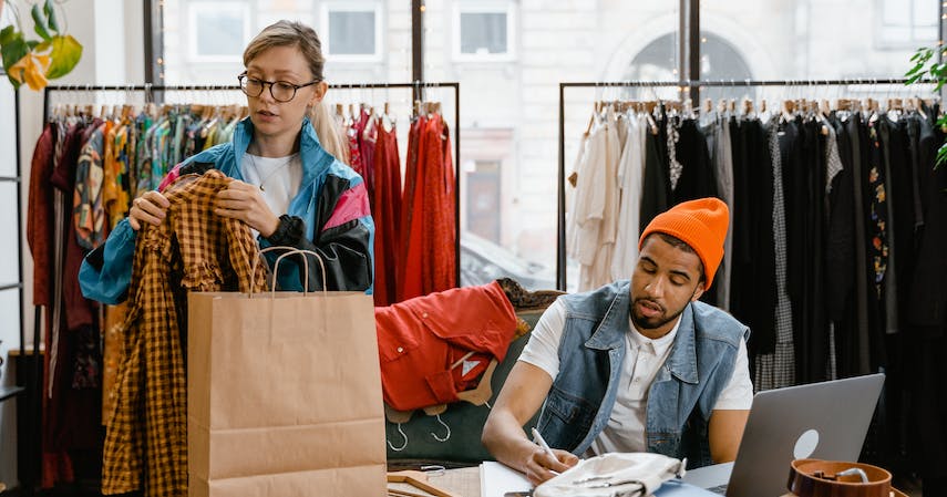 Menggunakan AI untuk Desain Produk di Bisnis Fashion Online