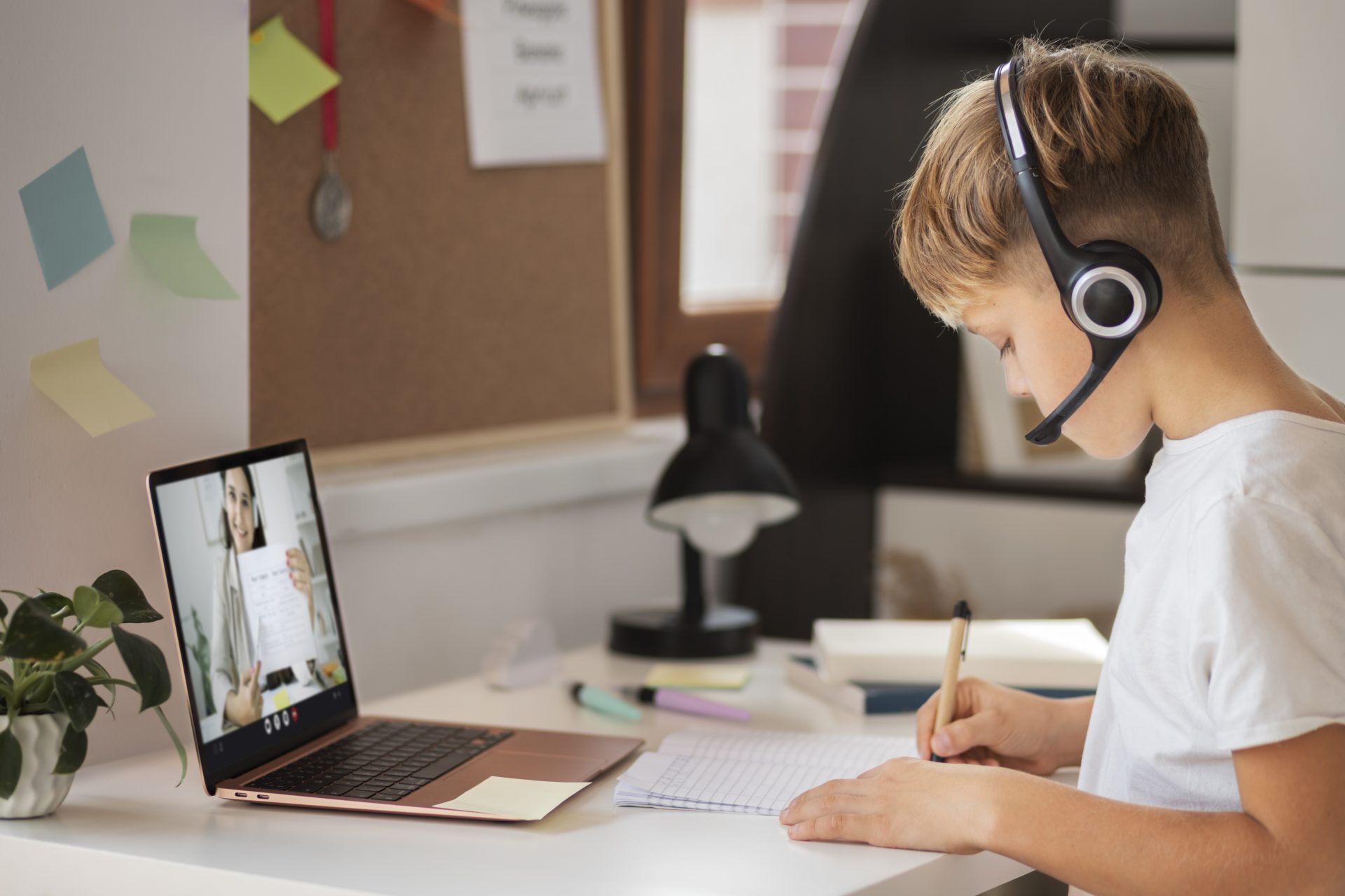 sosmed lead gen sekolah online