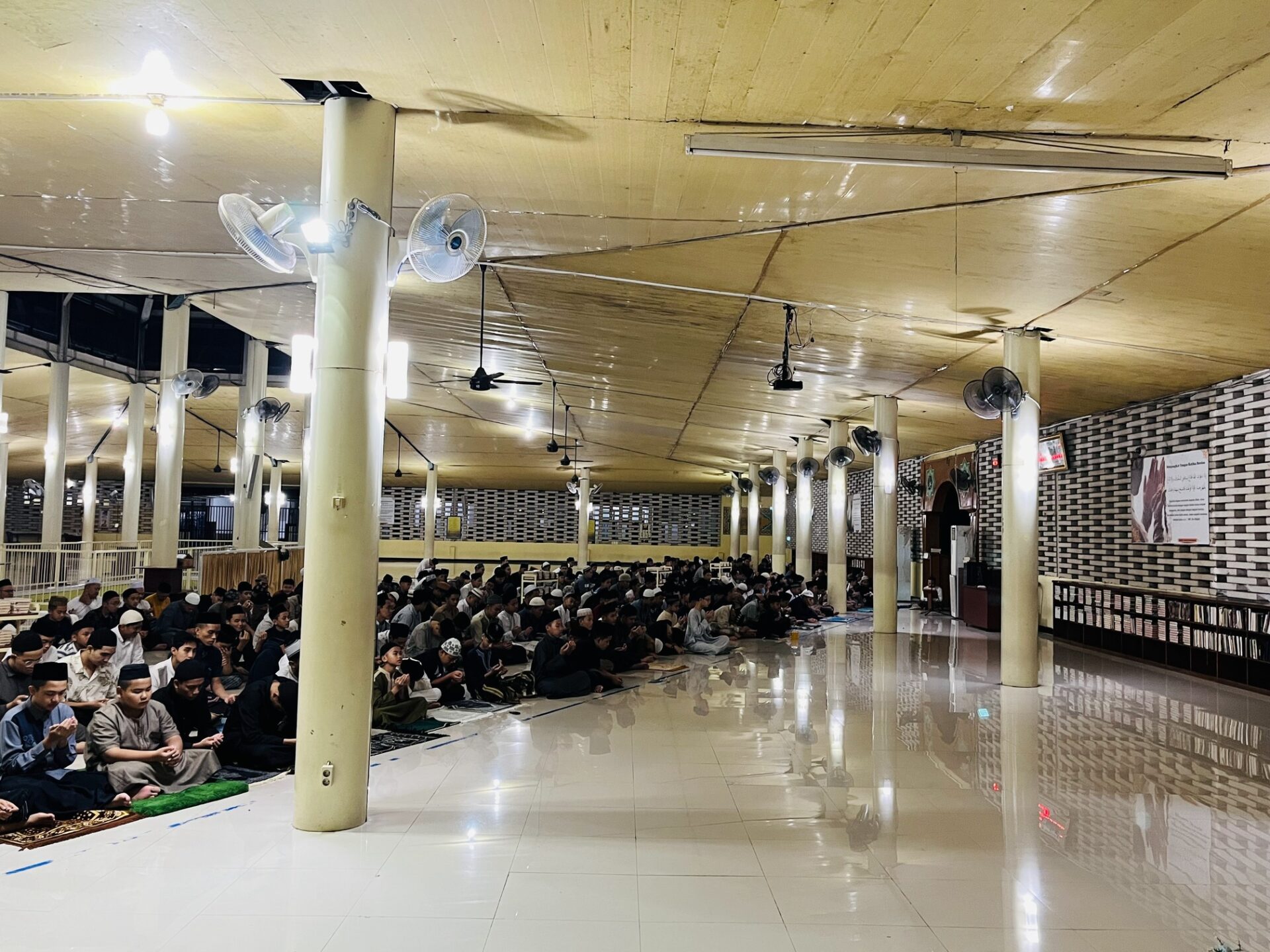 Peran Masjid Sekolah dalam Pembentukan Karakter Islami Siswa