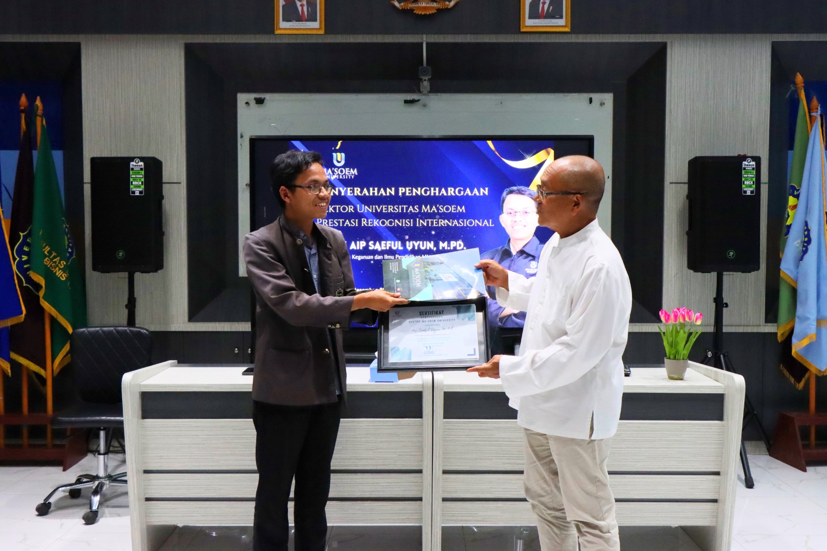 Wujudkan Kompetensi Global Melalui Dedikasi Berikut Profil Dosen Berprestasi Al Ma'soem yang Ahli Secara Profesional