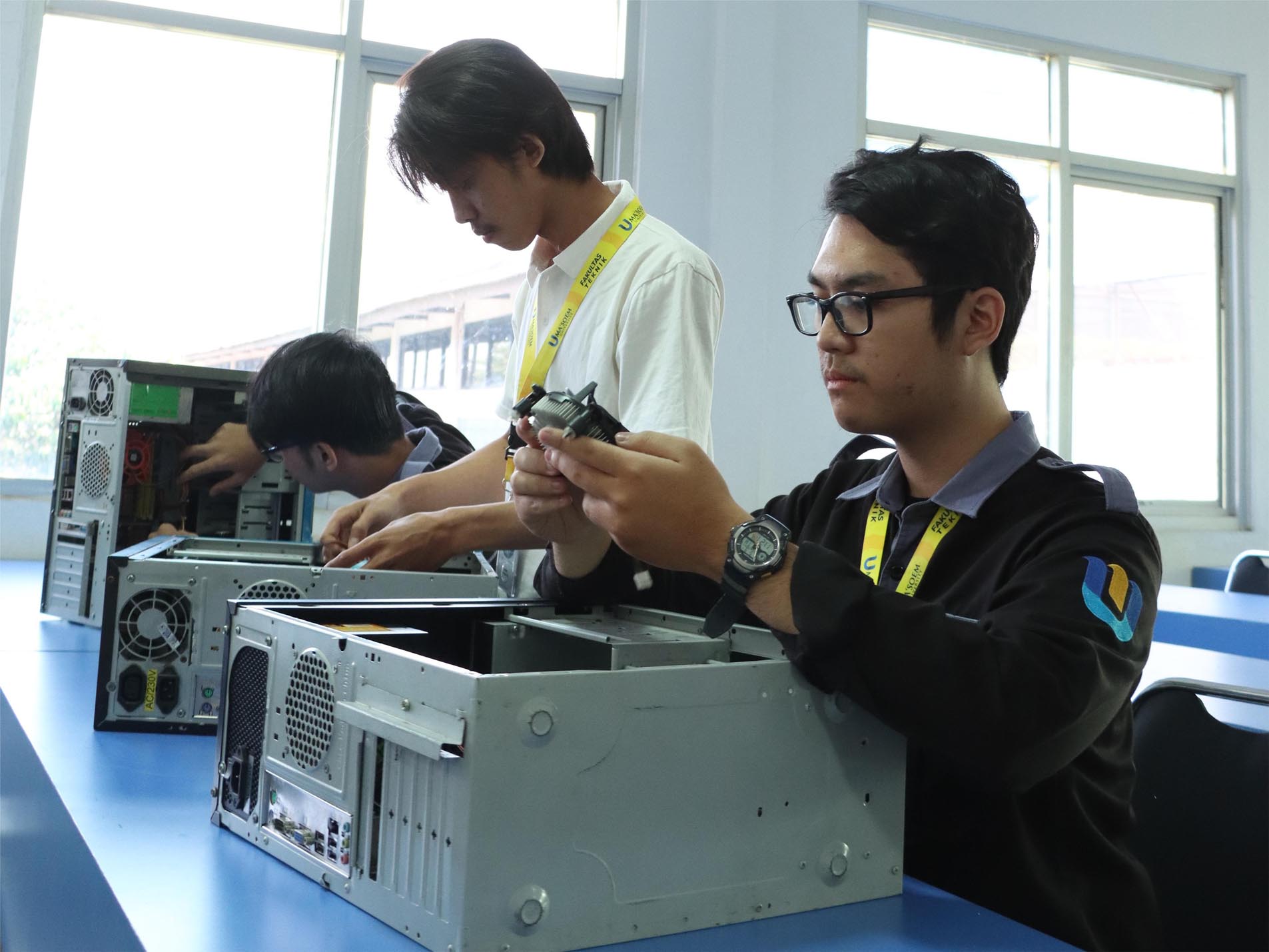 Mengapa Jurusan Teknik Industri Menjadi Pilihan Studi yang Paling Fleksibel dan Diminati?