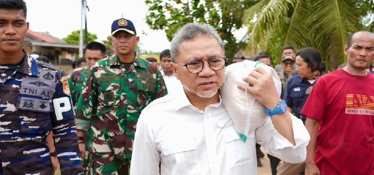 Ketulusan atau Pencitraan? Menelisik Aksi Zulkifli Hasan di Lokasi Banjir Bandang Koto Panjang Ikur Koto, Padang